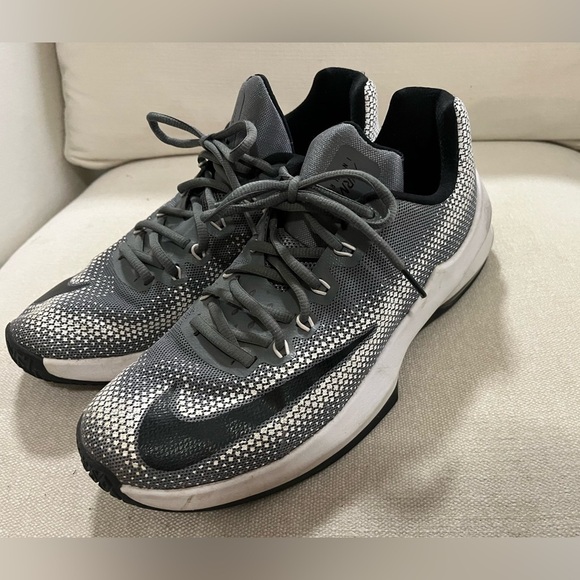 Nike Men's Air Max Infuriate Low Gray Basketball Shoes Size 9.5 - Picture 2 of 5